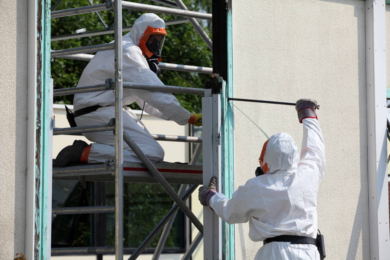 Diagnostic de l'amiante dans un bâtiment pour auditer les risques pour la santé suite à son interdiction par un bureau d'étude expert à Annecy et en France